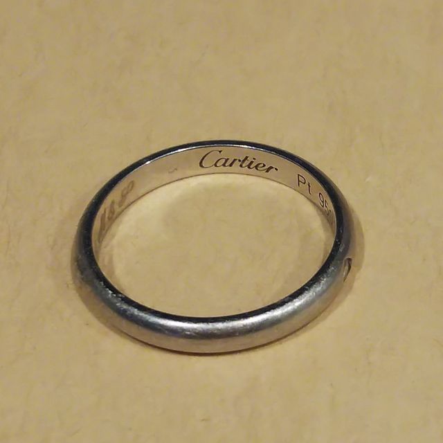 【カルティエ(Cartier)の口コミ】 シンプルなデザインで探していたのでダイヤが１つのものを選びました。
素…