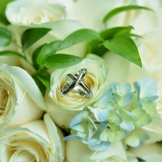 【カルティエ(Cartier)の口コミ】 シンプルなデザインで探していたのでダイヤが１つのものを選びました。
素…