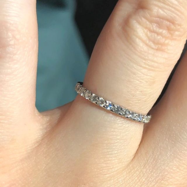 【エクセルコダイヤモンド(EXELCO DIAMOND)の口コミ】 石付きの指輪を探しており、店員さんが出してくれたハーフエタニティのこ…