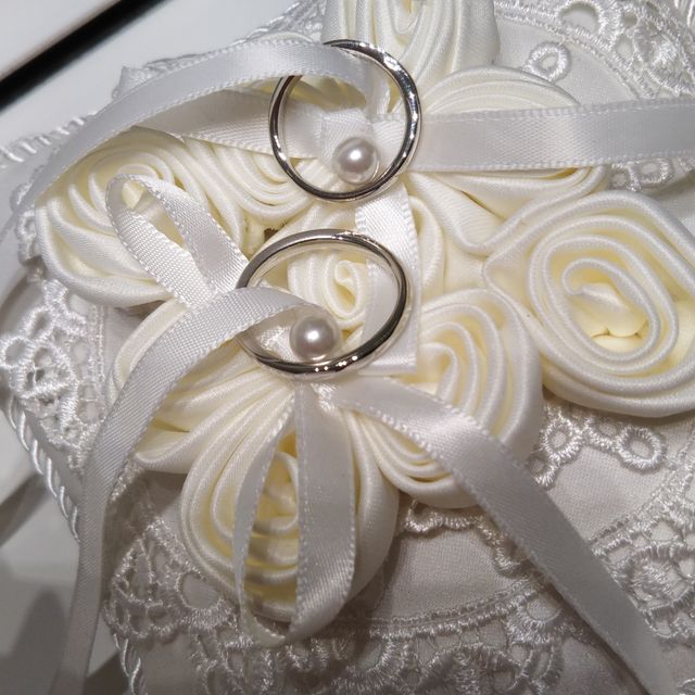 【4℃ BRIDAL(ヨンドシーブライダル)の口コミ】 イヤーモデルで特別なダイヤモンドを使っている。
限定デザインに惹かれた…