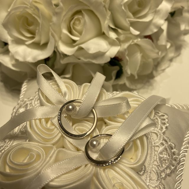 【4℃ BRIDAL(ヨンドシーブライダル)の口コミ】 2020限定デザイン
シンプルだけど、細部にこだわりを感じるデザイン。
普…