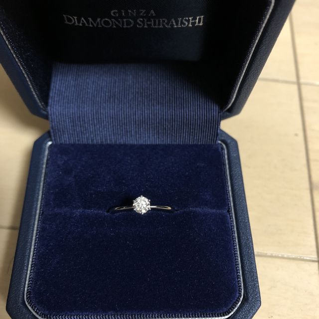 【銀座ダイヤモンドシライシの口コミ】 細めの指輪の方が自分の手に合っていたところ
シンプルでダイヤモンドが目…