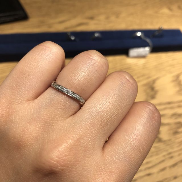 【Princess Bijou(プリンセス・ビジュー)の口コミ】 婚約指輪との重ね付けがしやすいものを探していました。結婚式も控えてお…