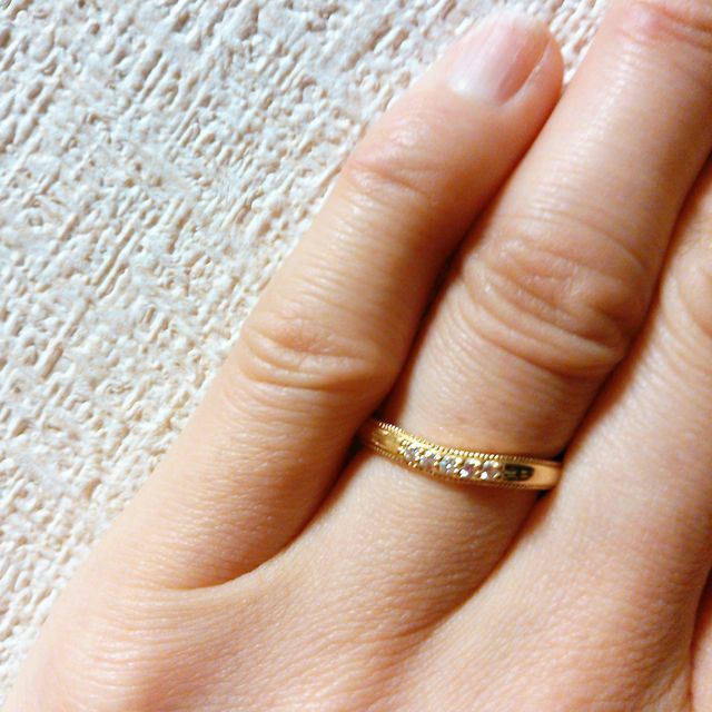 【エクセルコダイヤモンド(EXELCO DIAMOND)の口コミ】 ミル打ちのゴールドで探していて、
5つあるダイヤが入った時でもダイヤの…