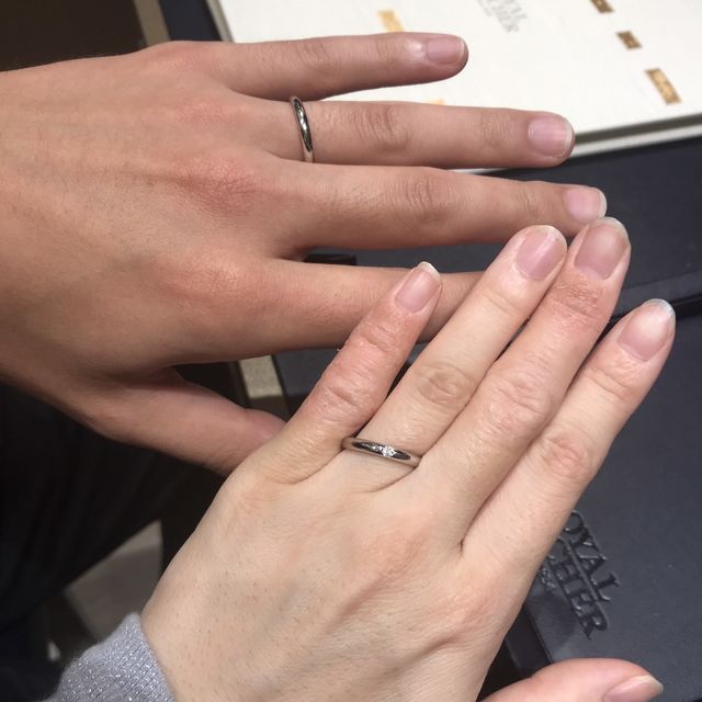 【ROYAL ASSCHER(ロイヤル・アッシャー)の口コミ】 １石タイプのシンプルなデザインですが、リング幅もしっかりあるので、華…
