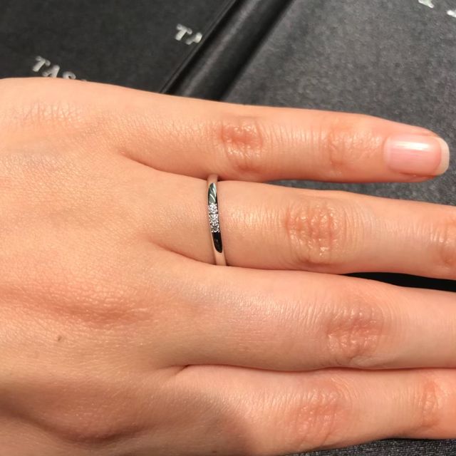 【TASAKI(タサキ)の口コミ】 素材は両方ともプラチナです。
シンプルな指輪も見せていただきましたが、…