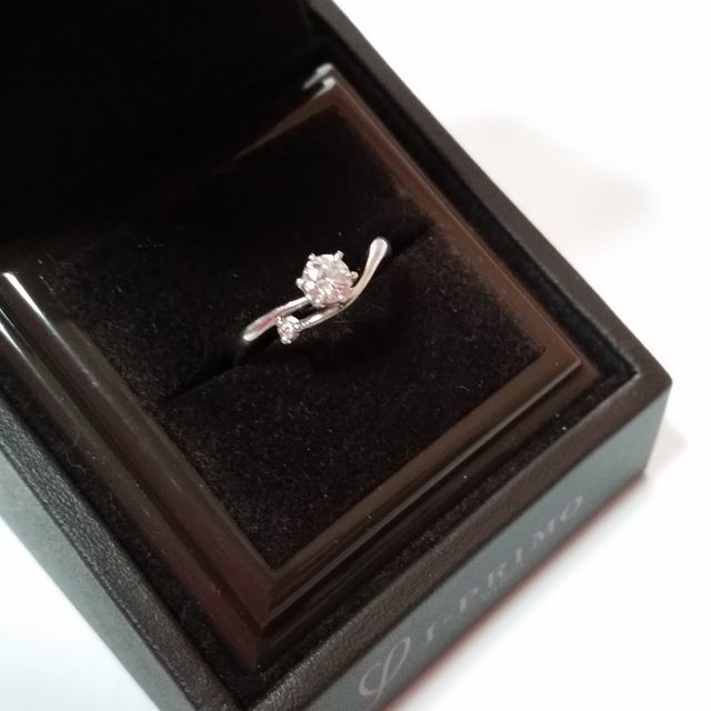 【アイプリモ(I-PRIMO)の口コミ】 ダイヤとピンクダイヤがついた可愛いデザインで、ぱっと目をひく形が気に…