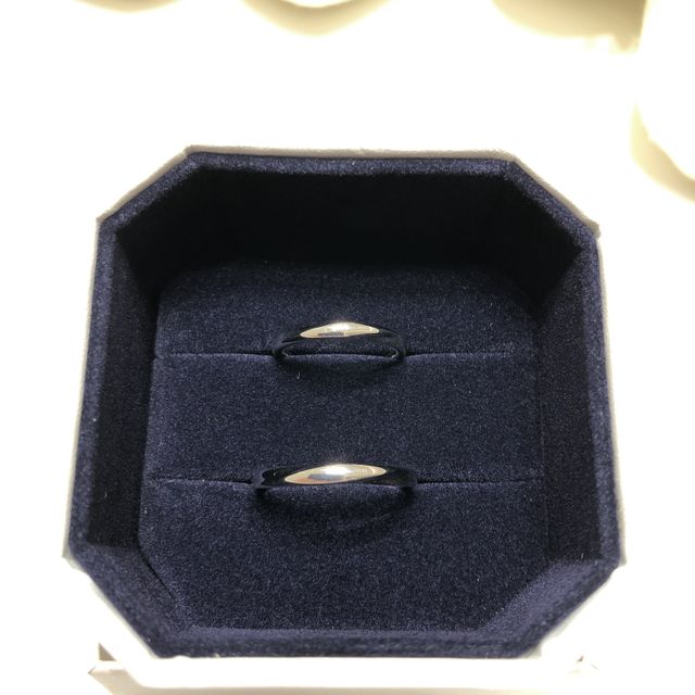 【4℃ BRIDAL(ヨンドシーブライダル)の口コミ】 指輪のデザインと、店長さんの対応がとてもよかったです。ある程度、リン…