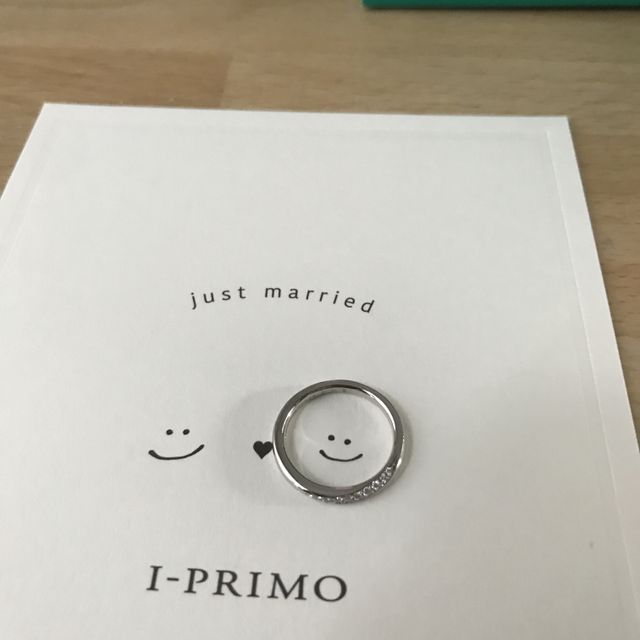 【アイプリモ(I-PRIMO)の口コミ】 指輪の形はストレートで斜めにダイヤモンドが入っているデザインが気に入…