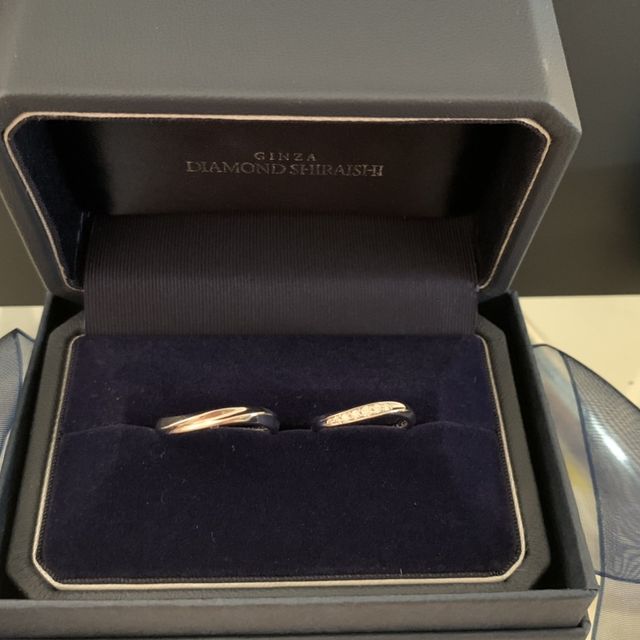 【銀座ダイヤモンドシライシの口コミ】 シンプルな中でも少しデザイン性のある形を求めていたので、この形に決め…