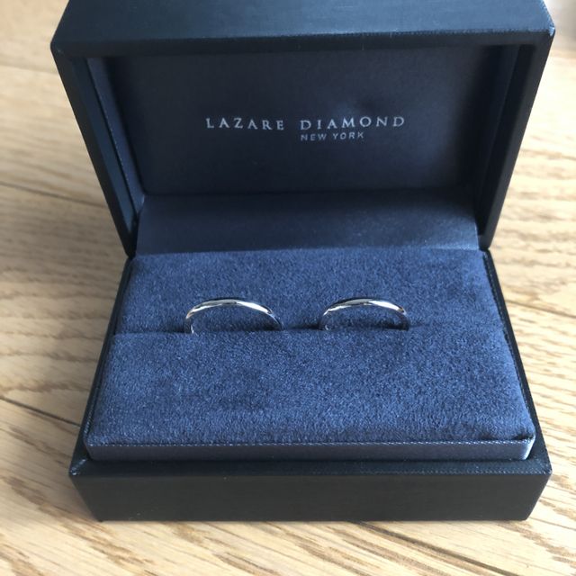 【ラザール ダイヤモンド(LAZARE DIAMOND)の口コミ】 デザインがシンプルで、とてもつけ心地がいい指輪です。しかし、強度も強…