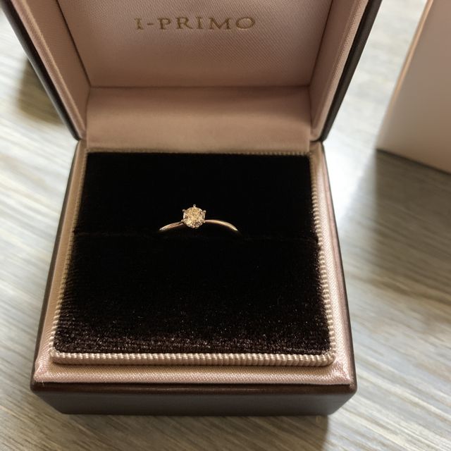 【アイプリモ(I-PRIMO)の口コミ】 先に結婚指輪を購入しており、婚約指輪はいらないと言われていましたが、…