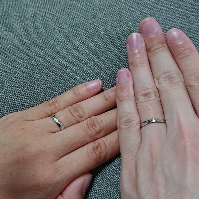 【insembre(インセンブレ)の口コミ】 指輪デザインについて
男性にも女性にも合うキレイな曲線でありつつ、どこ…