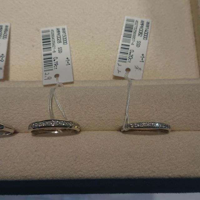 【ヴァンドーム青山(VENDOME AOYAMA)の口コミ】 ハーフエタニティで探しており、色々な太さのハーフエタニティリングを見…