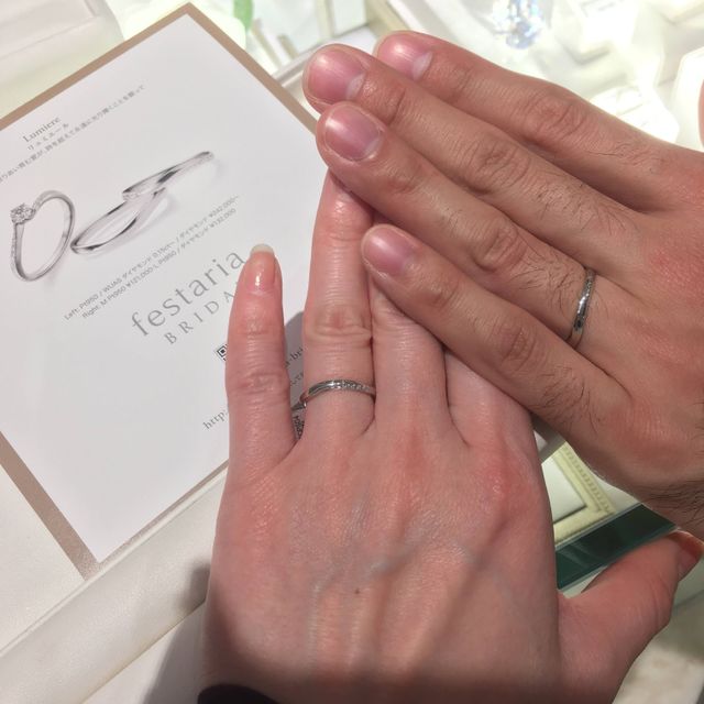 【festaria bijou SOPHIA(フェスタリア ビジュソフィア)の口コミ】 素材はプラチナです。女性用は、ダイヤモンドが手前の側面に並んでいて、…