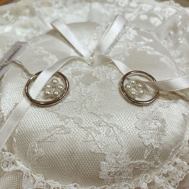 【TRECENTI(トレセンテ)の口コミ】 シンプルなデザインで、ダイヤモンドの輝きもちょうどいいぐらいだった。
…