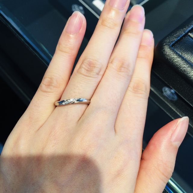 【エクセルコダイヤモンド(EXELCO DIAMOND)の口コミ】 ストレートやウェーブといった定番のリングが充実しているのはもちろんで…