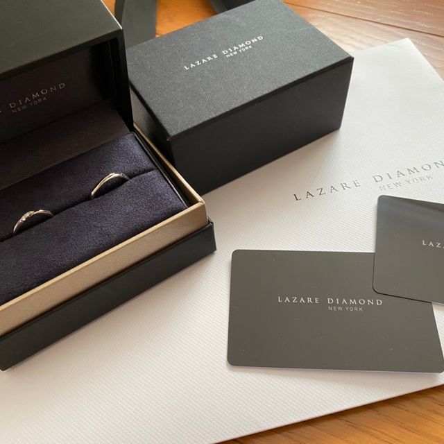 【ラザール ダイヤモンド(LAZARE DIAMOND)の口コミ】 お互いに指が短く子供っぽいので、わたしは細いウェーブがかかったものを…