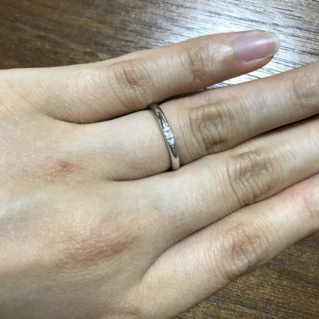 【銀座ダイヤモンドシライシの口コミ】 ペアで見た時にお互い
理想のデザインだった為
購入に決まりました！
ダイ…