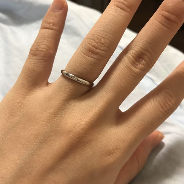 【銀座ダイヤモンドシライシの口コミ】 婚約指輪をこちらで購入したため、結婚指輪もまずはここで探したところ、…