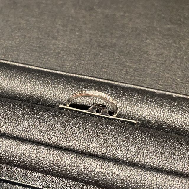 【エクセルコダイヤモンド(EXELCO DIAMOND)の口コミ】 ストレートの細めのタイプで探していました。
ダイヤモンドが9粒ついてい…