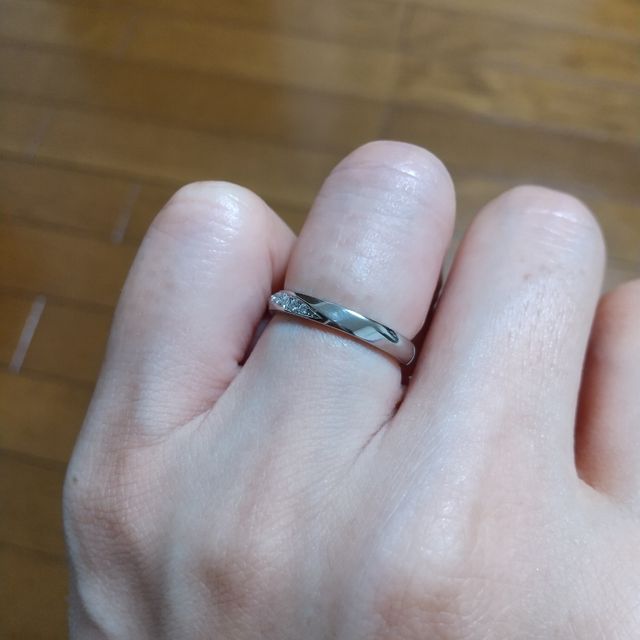 【ラザール ダイヤモンド(LAZARE DIAMOND)の口コミ】 存在感のあるデザイン。
ダイヤモンドの輝き。
鍛造なのでとても丈夫。
他…