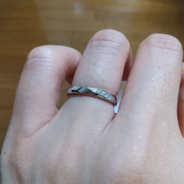 【ラザール ダイヤモンド(LAZARE DIAMOND)の口コミ】 存在感のあるデザイン。
ダイヤモンドの輝き。
鍛造なのでとても丈夫。
他…