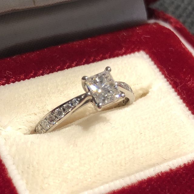 【宝寿堂(ほうじゅどう)の口コミ】 オーダーリングが製作可能で、沢山のダイヤモンドを見せて頂き、欲しかっ…