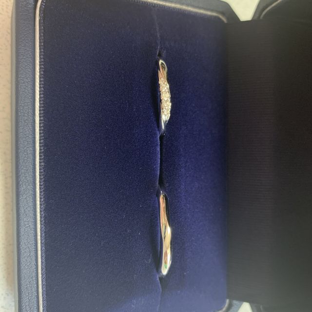 【銀座ダイヤモンドシライシの口コミ】 他の指輪は埋め込み型が多く、ついててもあまり目立たず。またしっかりと…