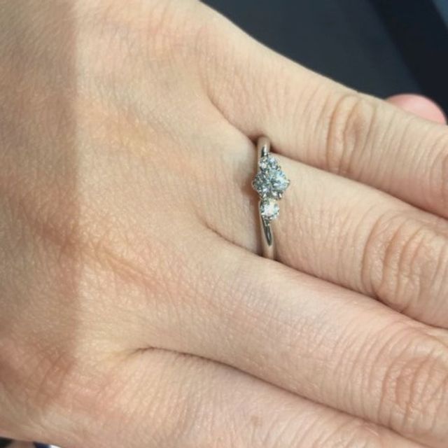 【ROYAL ASSCHER(ロイヤル・アッシャー)の口コミ】 基本的に重ね付けを意識してストレートラインのものを探していたのですが…