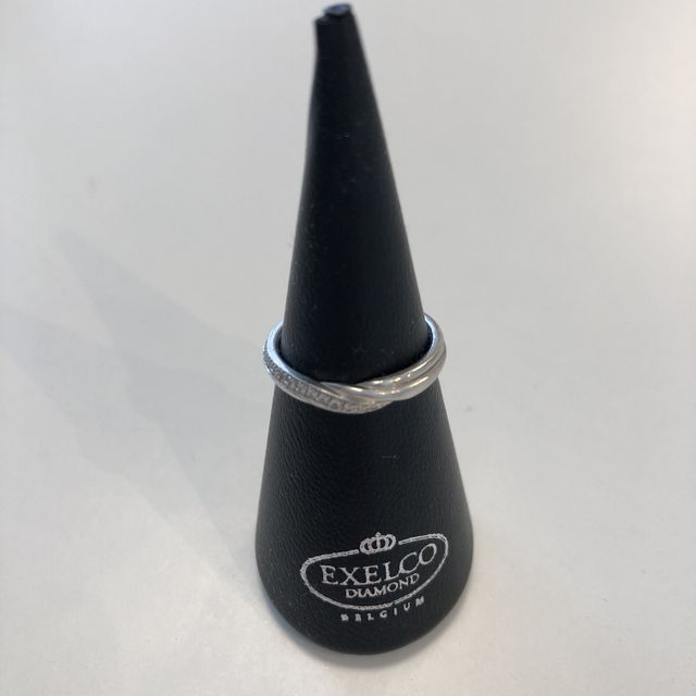 【エクセルコダイヤモンド(EXELCO DIAMOND)の口コミ】 定番すぎないデザインが気に入ったこと、価格帯がそこまで高くなかったこ…