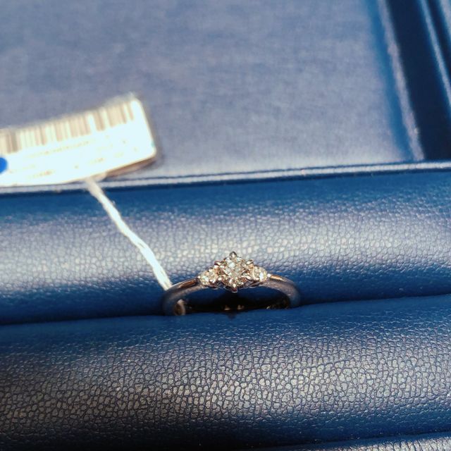 【銀座ダイヤモンドシライシの口コミ】 シンプルだからこそ今後何十年も使えるだろうと感じたのが、指輪の一番の…