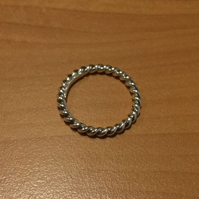 【ティファニー(Tiffany & Co.)の口コミ】 シンプルなデザインが好きなので、見た瞬間にこれがいいと思いました。色…