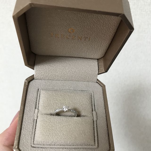 【TRECENTI(トレセンテ)の口コミ】 初めはシンプルなデザインが良いなと思っていましたが、見るうちにキラキ…