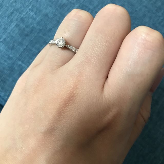 【銀座ダイヤモンドシライシの口コミ】 いろいろなデザインを出していただきましたが、華やかなデザインに惹かれ…