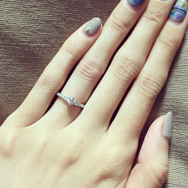 【銀座ダイヤモンドシライシの口コミ】 はじめはシンプルなソリティアにしようと思ってましたが、パヴェのデザイ…