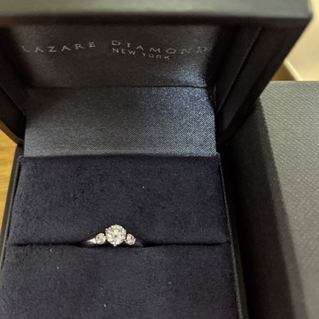 【ラザール ダイヤモンド(LAZARE DIAMOND)の口コミ】 いろいろなブランドを見ましたが、最終的にはダイヤの輝きに惚れ込んで、…