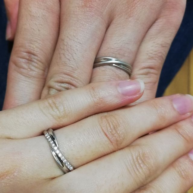 【I's stone(アイズストーン)の口コミ】 歳を重ねても飽きないような幅が太めの指輪を探していました。きれいな曲…