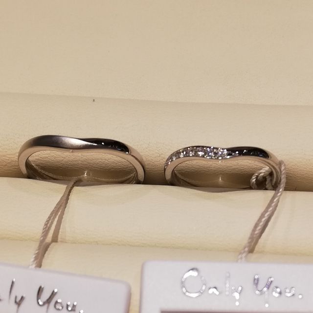 【ミルフローラ(Milluflora)の口コミ】 華奢できれいな指輪でした。軽度のV字のデザインが指を長く見せてくれまし…