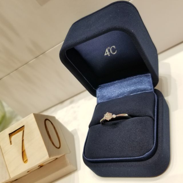 【4℃ BRIDAL(ヨンドシーブライダル)の口コミ】 色んな指輪をみせてもらいましたが、一番つけ心地がしっくりきました。そ…