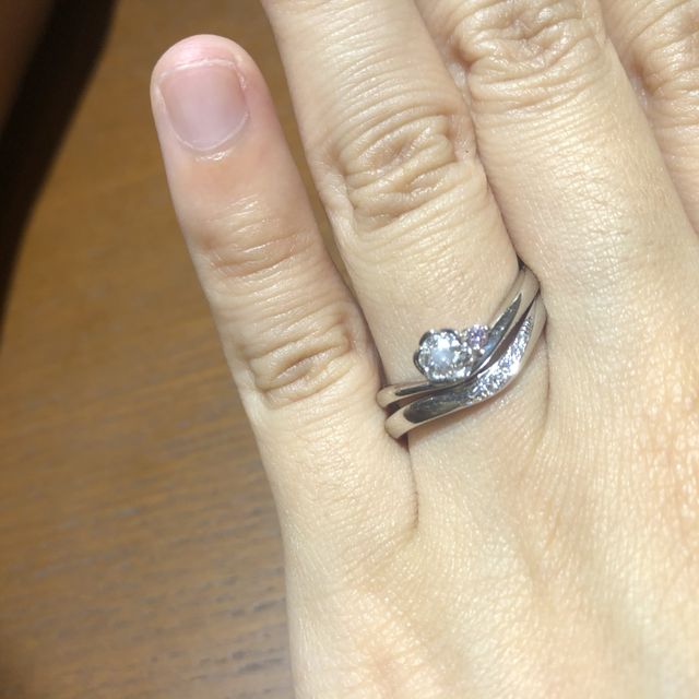 【TRECENTI(トレセンテ)の口コミ】 花の形が可愛く
ピンクダイヤがサファイアに変更が可能で
あったりと見た…