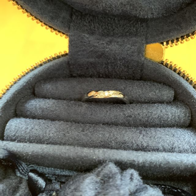 【銀座ダイヤモンドシライシの口コミ】 指が太くて長いので、指輪もなるべく大柄なものを探していました。いろい…