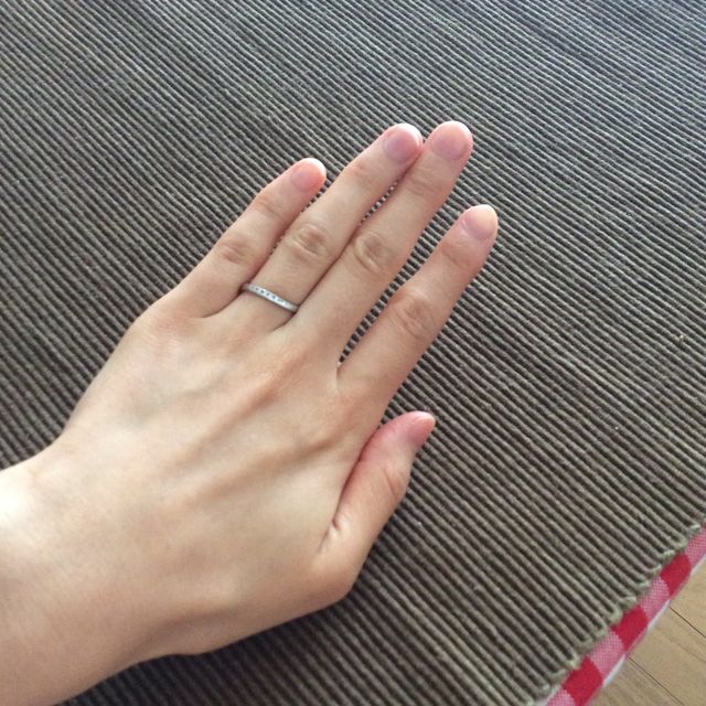 【THE KISS(ザ・キッス)の口コミ】 エンゲージリングと重ね付けをしたかったので、細めの物を探していました…