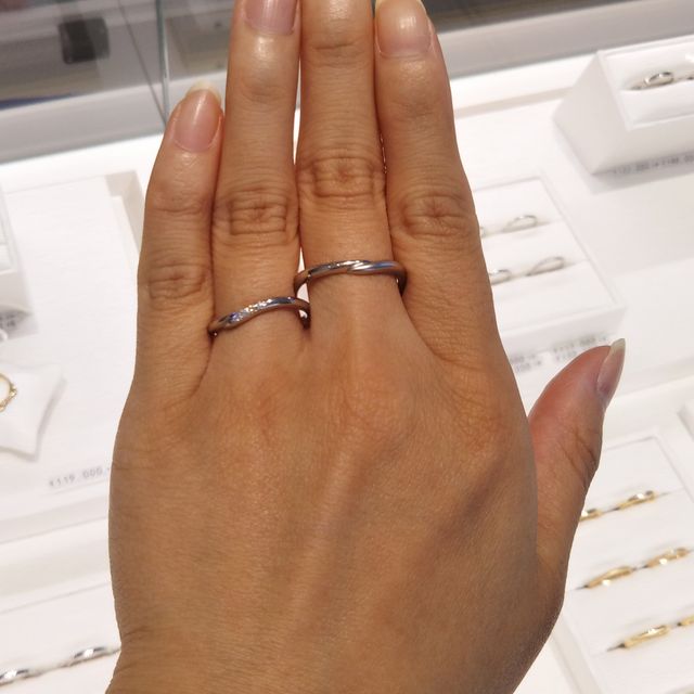 【ヴァンドーム青山(VENDOME AOYAMA)の口コミ】 プラチナで、国内ブランドの為、大きすぎず、繊細なデザインで、とてもき…