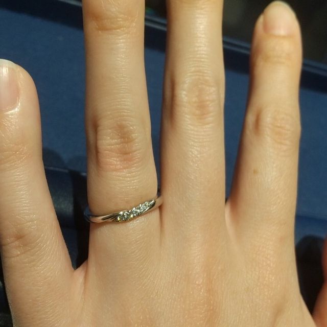 【銀座ダイヤモンドシライシの口コミ】 スタッフさんが席まで指輪を運んでくるスタイルで、すごくマイペースな方…