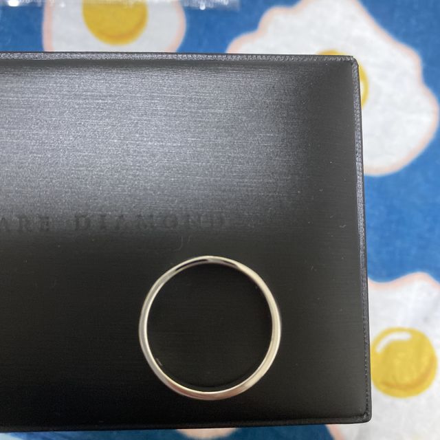 【ラザール ダイヤモンド(LAZARE DIAMOND)の口コミ】 斜めに入ったデザインに惹かれました。前面には斜めに入ったデザインがあ…