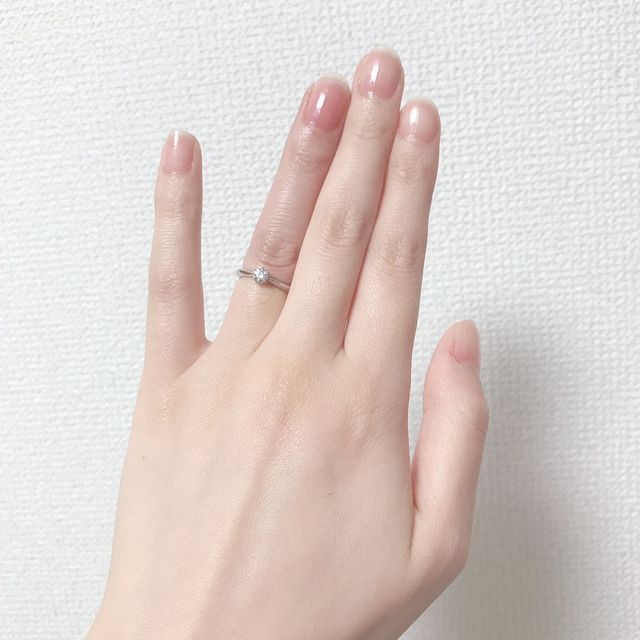 【ラザール ダイヤモンド(LAZARE DIAMOND)の口コミ】 指輪の決め手はやはりシンプルさでした。
トレンド品とも迷いましたが、年…