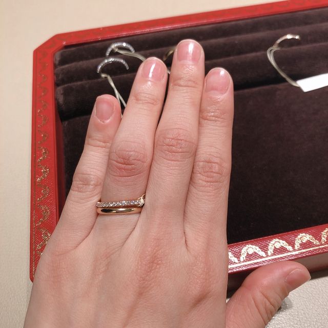 【カルティエ(Cartier)の口コミ】 重ね付けできるリングで、長く愛用できるシンプルなデザインのリングを探…