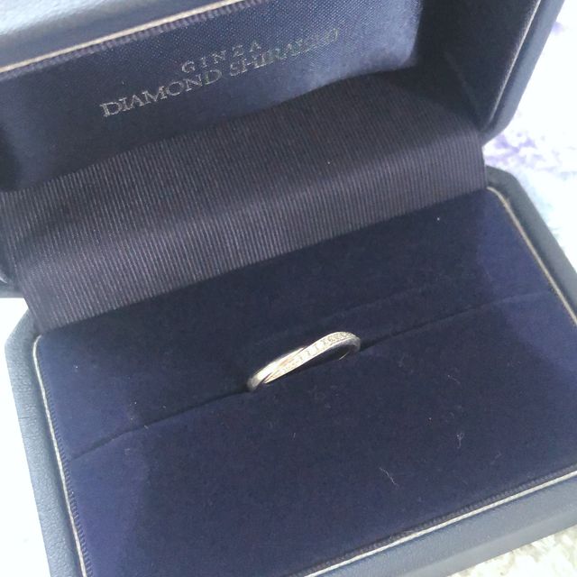 【銀座ダイヤモンドシライシの口コミ】 一目惚れでした♡
ダイヤが真っ直ぐではなく斜めに入っているので、
どの角…