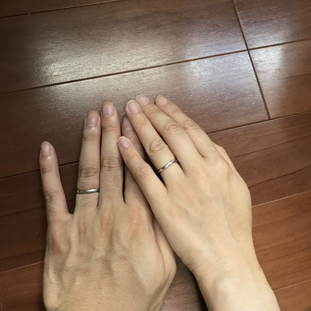 【銀座ダイヤモンドシライシの口コミ】 指輪の付け心地がとても良く、指を閉じだ時も違和感なく手に馴染みました…